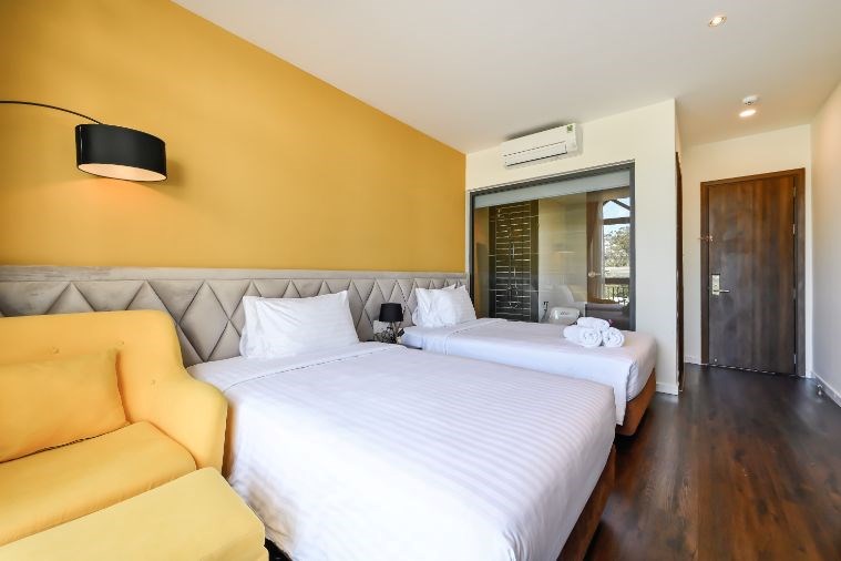 Deluxe Twin City View